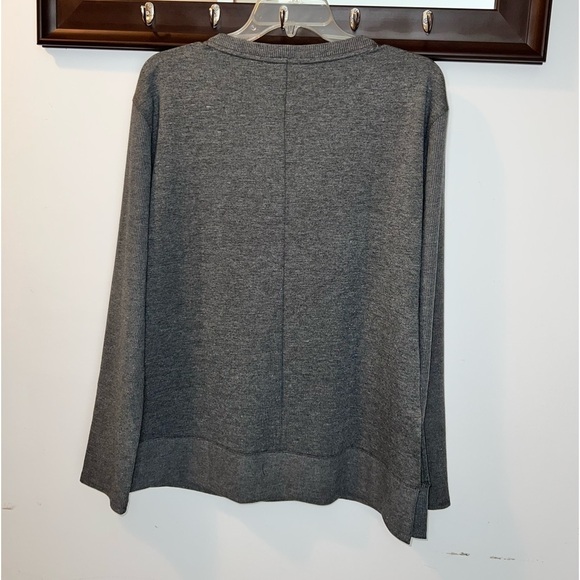 Reebok Ladies V Neck Long Sleeve Top Size Medium - Picture 8 of 8